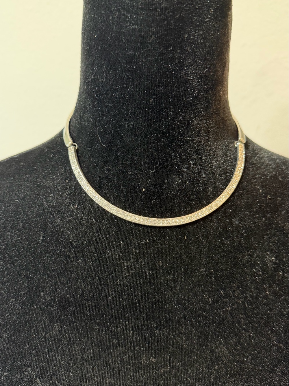 Silver Textured Curved Bar Choker Necklace - Silver